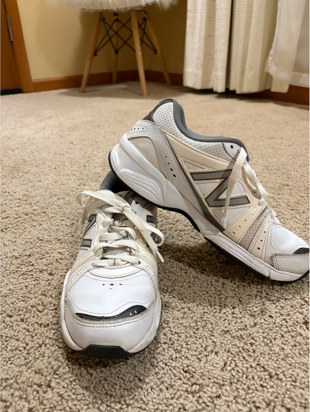 Men's New Balance 519 cross-training shoes white / grey size 8.5 sneakers